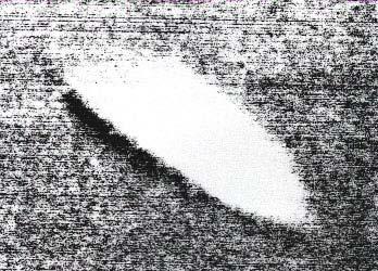 Działanie soczewki magnetycznej spowodowało, że części owego UFO położone blisko pędników magnetycznych, tj.