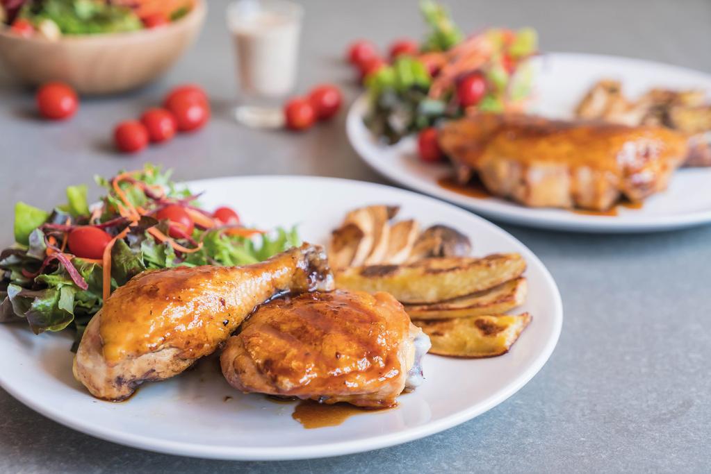 ziemniaki, zestaw surówek - Schabowy kozienicki z pieczarkami zapiekany serem, frytki lub ziemniaki, zestaw surówek - Filet z dorsza panierowany, frytki lub