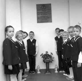 . SZKO A FILIALNA W SIELCU Rozpoczêcie roku szkolnego 2014/2015 Podstawow¹ si³¹ pedagogiczn¹ jest dom rodzinny. Fiodor Dostojewski Dnia 1 wrzeœnia 2014 r. uroczyst¹ Msz¹ Œw. odprawion¹ przez ks.