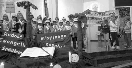 Uczestnicy kongresu wraz z opiekunami obejrzeli przedstawienie o tematyce misyjnej, a nastêpnie zapoznali siê z prac¹ misjonarzy z takich pañstw jak Ukraina, Czechy oraz Czad le ¹cy na kontynencie