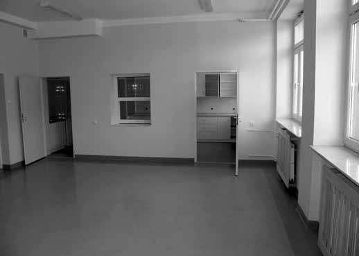 Przebudowa czêœci istniej¹cego budynku szko³y wraz z jego rozbudow¹ o schody zewnêtrzne, ogrodzeniem placu zabaw w Iwierzycach adaptacja czêœci gimnazjum pod potrzeby przedszkola.