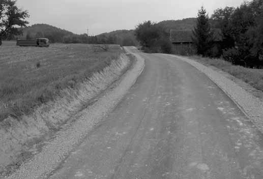 4. Wykonany zosta³ remont drogi gminnej Nockowa na Worosza na odcinku 540 m, (nawierzchnia bitumiczna).