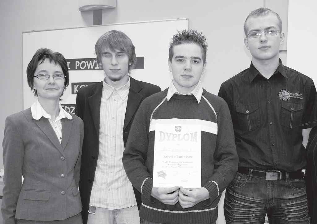W drugiej uczestniczyła młodzież z wodzisławskich szkół. Imprezę prowadzili Damian Kampik oraz Adrian Okręt w przebraniu Mikołaja. Zainteresowanie wzbudził film poświęcony Rodzinie.