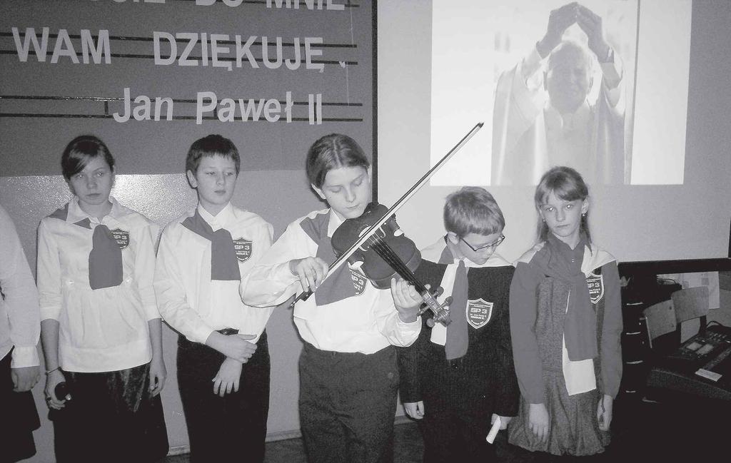 Dzień ten wybraliśmy nieprzypadkowo, jest to Międzynarodowy Dzień Wolon- tariusza powiedziała nam Bożena Rączka, dyrektor ZSP nr 3 i autorka projektu. Jego koordynatorem była Dagmara Grela.