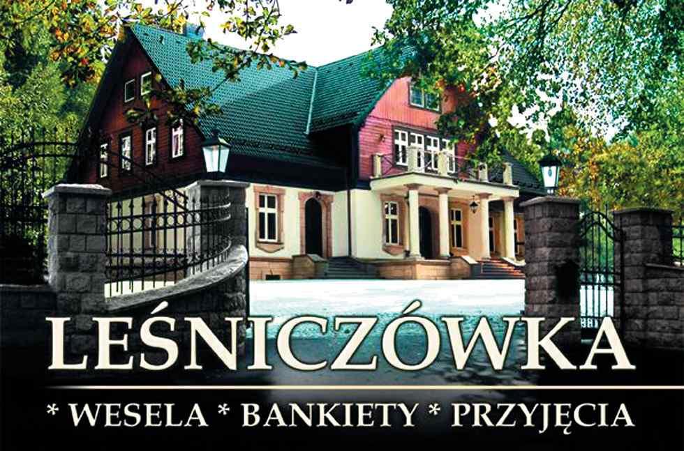 Pomagam jej przy nakrywaniu stołu, a ona gotuje mi placki ziemniaczane albo placki z jabłkami.