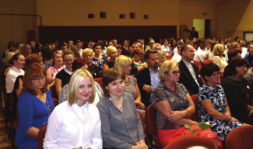 Kryształowe gody Gimnazjum nr 2 27 lutego 2001 roku Rada Miasta Bierunia podjęła uchwałę o utworzeniu z dniem 1 września 2001 roku publicznego Gimnazjum nr 2.