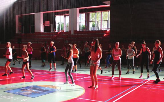 Tak przynajmniej zapewniają nas instruktorzy fitnessu, wspomagani przez Bieruński Ośrodek Sportu i Rekreacji, który w sobotę 15 października zorganizował imprezę rekreacyjną pn.