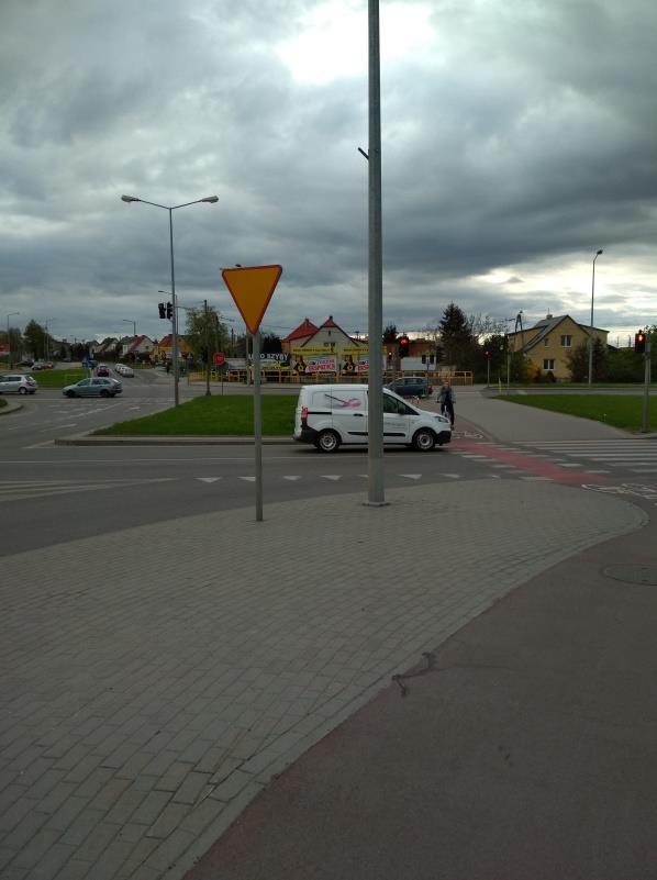 24. Zwrócić się do GDDKiA o montaż lustra dla skręcających pojazdów w prawo, jadąc ul.