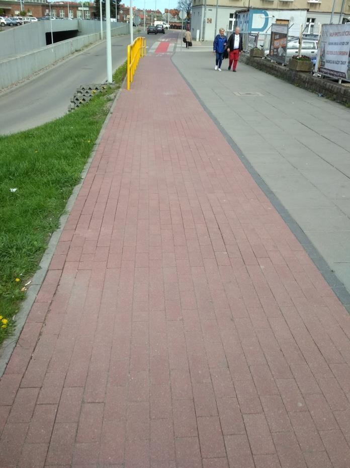 Połączyć ścieżkę biegnącą od Bulwaru Nadwiślańskiego w kierunku ul. Sambora ze ścieżką z ul.