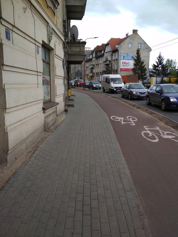 przy ścieżce rowerowej na ul.