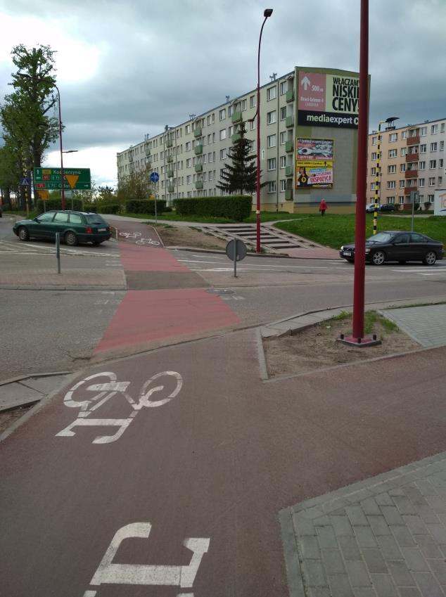 Jeżeli tak, to zniwelować skarpę. 11. Wyłukować zakręty na skrzyżowaniu ścieżek ul.