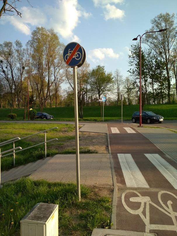 12. Usunąć znak C-13a koniec drogi dla rowerów przy wyjeździe z ul.