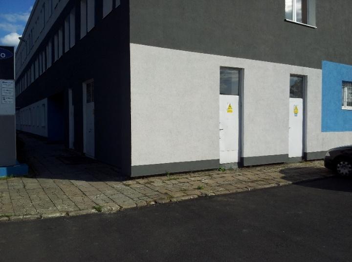 Podrczny sprzt ganiczy - w obiektach zastosowano ganice do gaszenia poarów grupy A, B i C oraz urzdze pod napiciem ganice proszkowe.