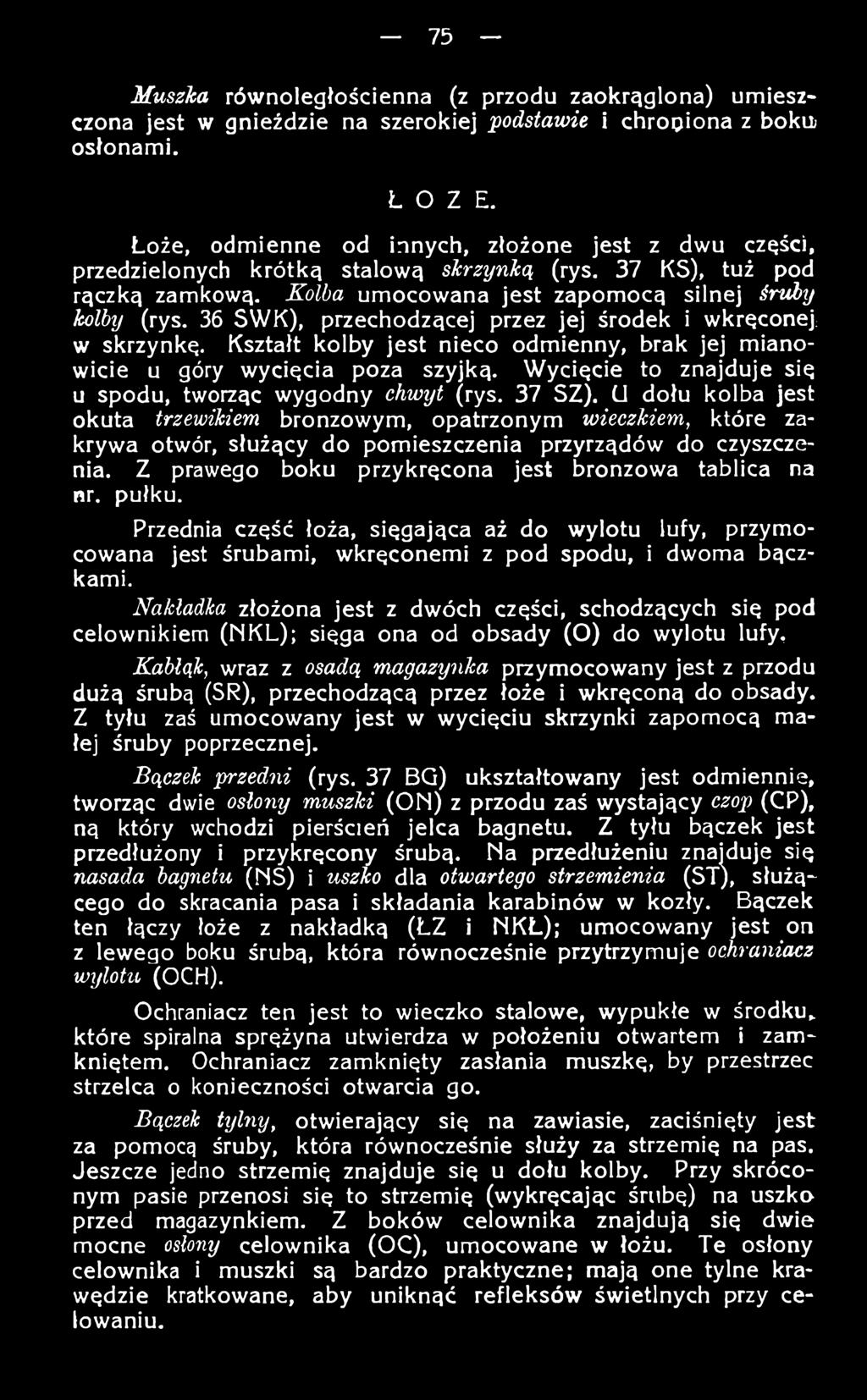 U dołu kolba jest okuta trzewikiem bronzowym, opatrzonym wieczkiem, które zakrywa otwór, służący do pomieszczenia przyrządów do czyszczenia. Z prawego boku przykręcona jest bronzowa tablica na nr.