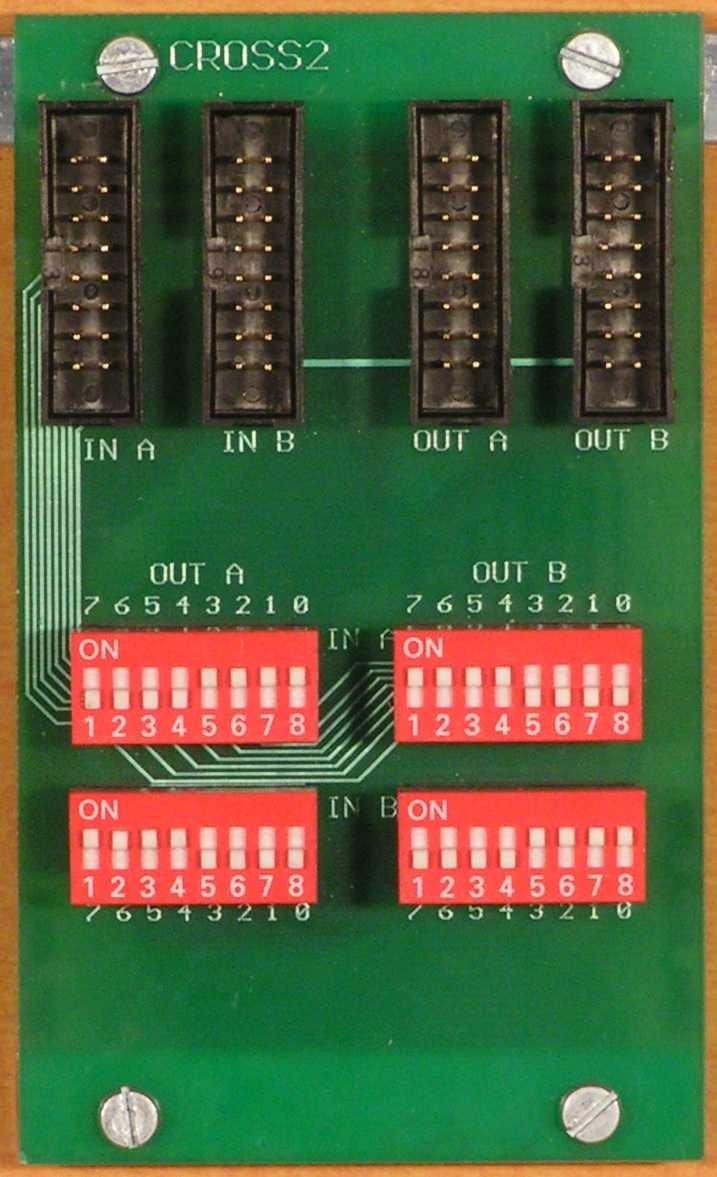 34 150_CROSS2 - Krosownica dwóch portów Moduł umożliwia rozgałęzienie linii portu na dwa porty lub zamianę poszczególnych linii pomiędzy dwoma portami.