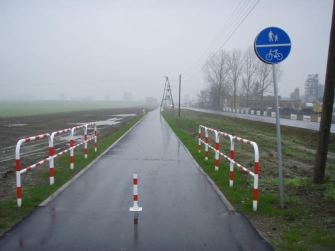 Skrzyżowanie dróg Janiszewo Miechcin Projektuje się ustawienie w pobliżu kapliczki ławki (nie ma