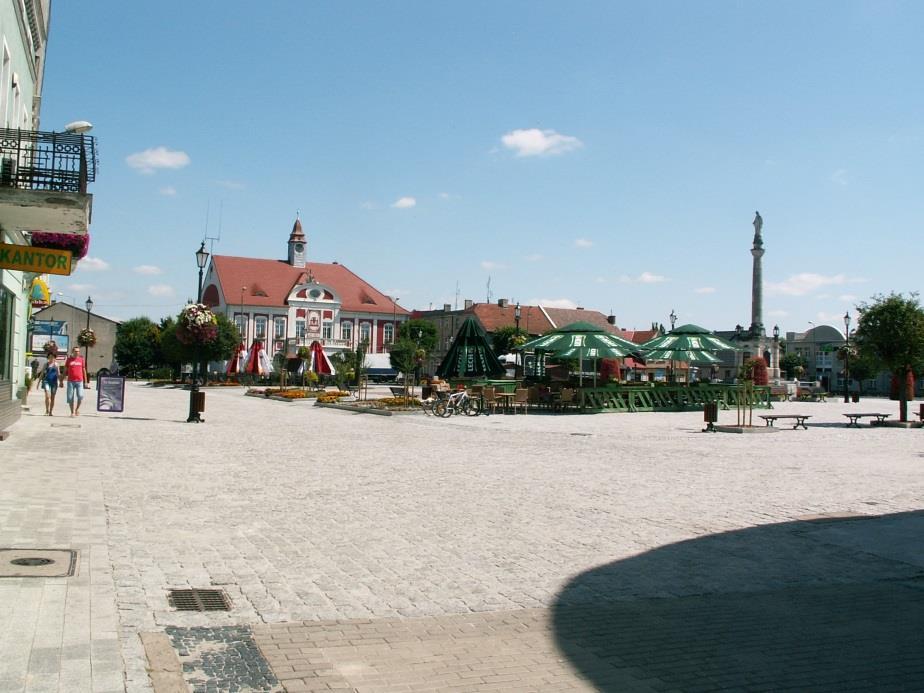 Najlepszym miejscem lokalizacji słupa rowerowego byłby północno-zachodni narożnik Rynku. W tym rejonie planuje się ustawienie zintegrowanych z nową zabudową rynku ławek, stojaków rowerowych.