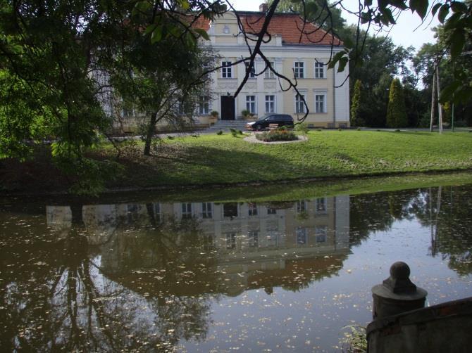 Pałac Potworowskich w Goli i dom Skorupków w Kosowie Obie rodziny bardzo zasłużone dla Powiatu Gostyńskiego Kosowo, km 9,0 Dom rodziny Skorupków z której pochodzi profesor Uniwersytetu Warszawskiego,