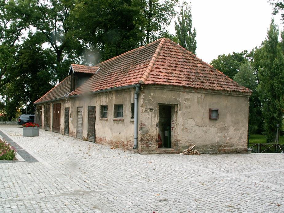 Poidełko (ewentualnie umożliwienie użytkowania pompy przed Wyspą Kasztelańską) - ulica Kościuszki Parking samochodowo-rowerowy (parking samochodowy znajduje się Rynku) Drogowskazy rowerowe w kierunku