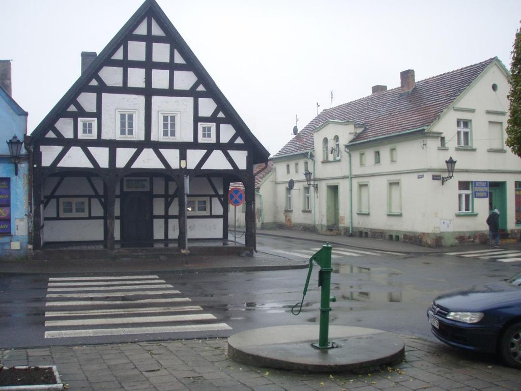 Mapa wielkoformatowa z trasami rowerowymi powiatowymi i gminnymi oraz ze wskazaniem głównych obiektów turystycznych na terenie Gminy Poniec i ważnych wydarzeń historycznych np.