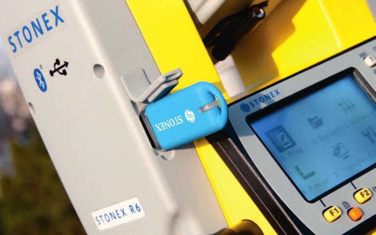 do biura za pośrednictwem wbudowanego w kontrolerze modułu GPRS.