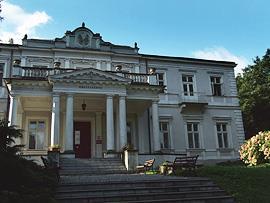 Powiatowy Program Opieki nad Zabytkami dla Powiatu Ostrowieckiego Green K ey Fot. 4. Muzeum Historyczno Archeologiczne w Ostrowcu Świętokrzyskim Źródło: www.muzeumostrowiec.