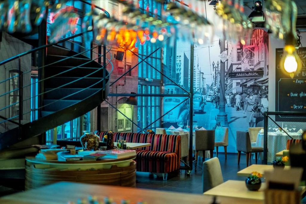 KAWIARNIA Główną, elegancką salę restauracyjną
