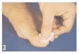 Jeśli wygląd płytki paznokciowej nie ulega poprawie, należy zwrócić się do lekarza. Należy nakładać lakier Loceryl na paznokieć jak opisano poniżej. 1.