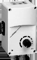 01000070 5,0 1 20 29,00 01000080 6,0 1 20 17,00 01000090 10,0 1 20 94,00 STLS Tyrystorowy regulator prêdkoœci obrotowej do silników (wentylatorów) jednofazowych (20V, 50Hz) z wbudowanym