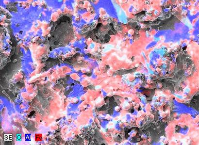 Crystal secretions at the interface between crystals based on Fe and Al pierwiastków w obszarze przedmiotowych wydzieleń krystalizacyjnych. Otrzymane wyniki rozkładów liniowych (pokazane na rys.
