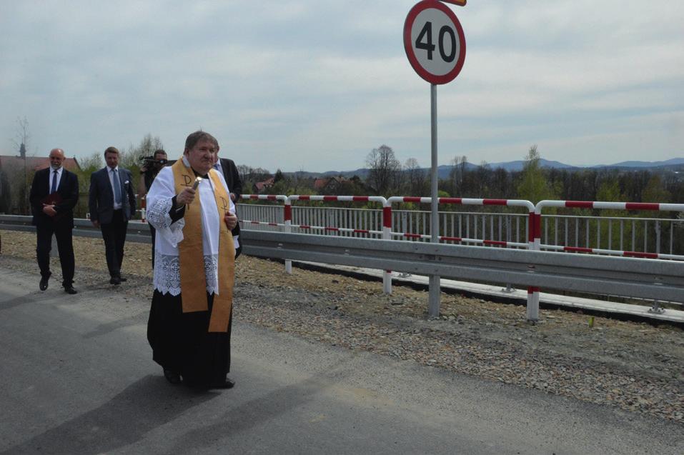 Powiatu: domów i szkoły powstała sięgająca 973 283 zł. Wykonano konstrukcję 20 metrów dziura.