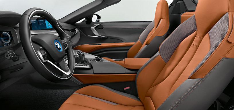 Tak wygląda przyszłość sportowej mobilności. Stylistyka wnętrza BMW i Halo 1 to ekologiczna definicja luksusu. Tapicerka skórzana łączy szlachetny charakter z naturalną estetyką.