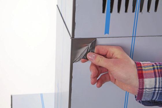 KROK 9 KROK 10 Maskownicę górną (3) podsuwamy do sufitu i przykręcamy do stelaża metalowego (5) za pomocą dwóch