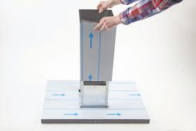 Otwory wywietrznika muszą być skierowane ku krótszej krawędzi okapu. KROK 4 min. 550 mm / max.