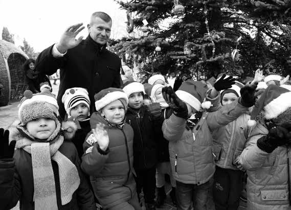 Rozstrzygnięto też konkurs na Najładniejszą ozdobę choinkową, a nagrody zwycięzcom wręczył burmistrz Krzysztof Gołaszewski.
