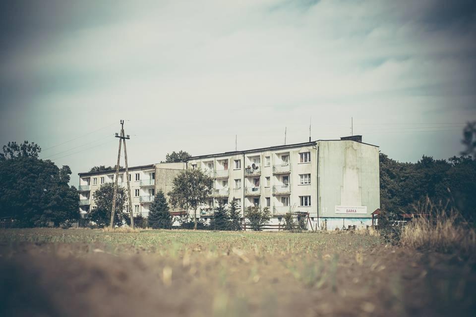 STOWARZYSZENIE INTEGRACYJNE WSPÓLNOTY BARKA Działalność komercyjna: Stowarzyszenie Integracyjne Wspólnoty Barka w ramach swojej działalności prowadzi ośrodek wypoczynkowy nad jeziorem.