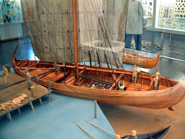 Rys. 2.5 Model knarra w Hedeby Viking Museum (Niemcy) [Knarr].