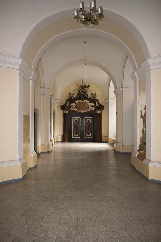 Stan sprzed badań pomieszczenie 4a widok w kierunku wschodnim Stan sprzed badań pomieszczenie 4a widok w kierunku zachodnim SUFIT/SKLEPIENIE PODŁOGA STOLARKA DREWNO cokołu.