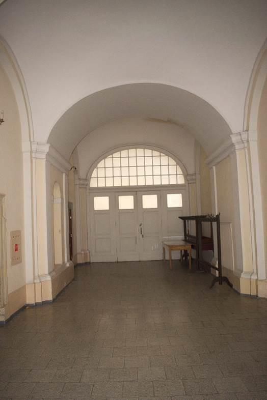Stan sprzed badań pomieszczenie 4d widok w kierunku południowym Stan sprzed badań pomieszczenie 4d widok w kierunku północno-wschodnim SUFIT/SKLEPIENIE PODŁOGA STOLARKA DREWNO pilastrów, które były