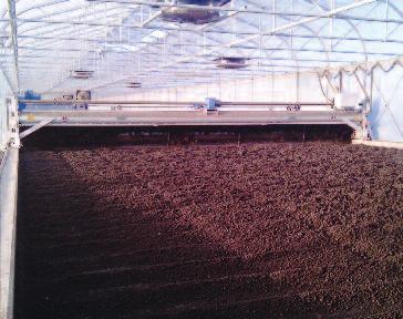 Suszenie osadów HUBER Solar Active Dryer Suszarnia Słoneczna SRT The HUBER Solar Active Dryer SRT is a technically simple, ecological drying system with the HUBER Sludge Turner SOLSTICE for sludge