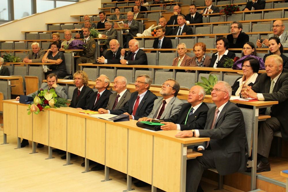 Dr hab. Małgorzata Mazurek - przewodnicząca Dr Renata Paluszkiewicz Dr Magdalena Ratajczak-Szczerba Organizatorzy sesji terenowych Dr hab. Barbara Antczak-Górka Dr Marek Ewertowski Prof. UAM dr hab.