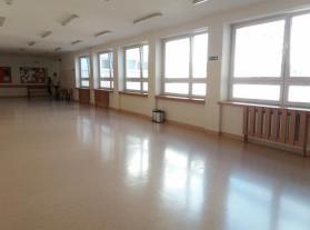 Strefa ucznia realizacja: gimnazjum z oddziałami dwujęzycznymi nr 83, Bemowo Uczennice gimnazjum zainspirowane podczas warsztatu postanowiły utworzyć w swojej szkole więcej miejsc do siedzenia