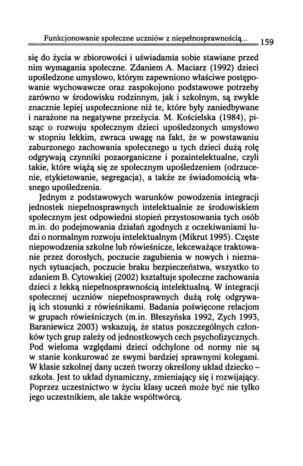 się do życia w zbiorowości i uświadamia sobie stawiane przed nim wymagania społeczne. Zdaniem A.