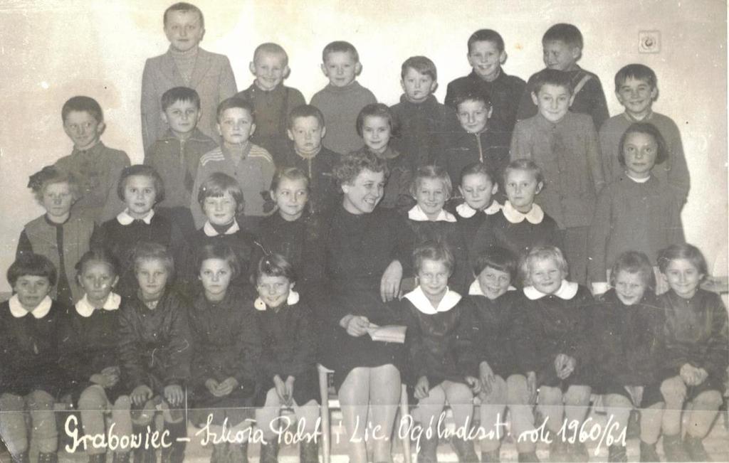 Historia Grabowca, zdjęcia z roku: 1961 3 Zdjęcie 2 Rok 1961 (rok szkolny 1960/61).