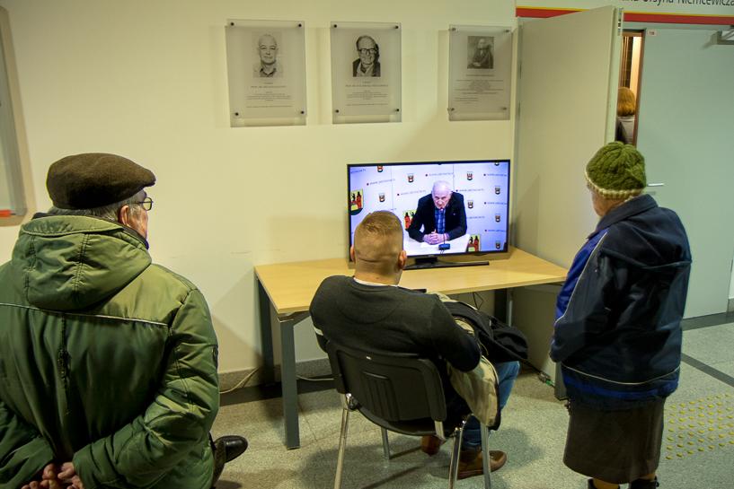 - Protestujemy... Dwukrotnie zwracamy się do burmistrza... Jak to jest? Kupcy zwracają się do miasta i dostają wszystko, kupców popiera burmistrz. To jakaś odwrotna logika.