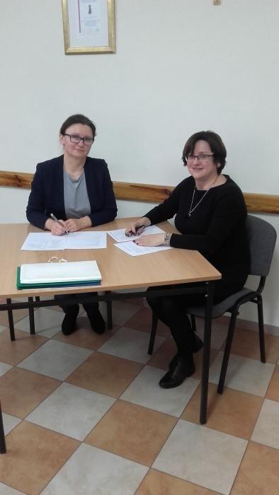 Jury w składzie p. Grażyna Bonikowska i p.