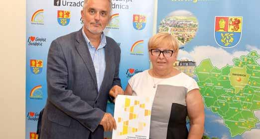 www.gmina.swidnica.pl INWESTYCJE PIERWSZE UMOWY PODPISANE NA PONAD 5,3 MLN ZŁ Najpóźniej do 30 października br. zostanie dostarczonych 7 średnich samochodów ratowniczo-gaśniczych.