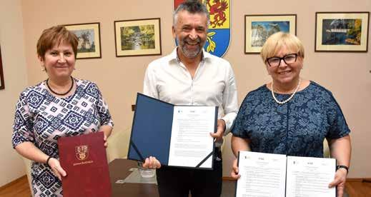 007,00 zostały podpisane w siedzibie Urzędu Gminy, na realizację zamówienia publicznego - Zakup sprzętu dla prowadzenia akcji ratowniczych i usuwania skutków zjawisk katastrofalnych lub poważnych