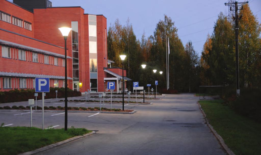 Opera Deco LED Oprawa Opera świetnie sprawdza się w dużych ogrodach i na rynkach, obszarach przeznaczonych dla ruchu pieszego, parkach, parkingach i placach zabaw.