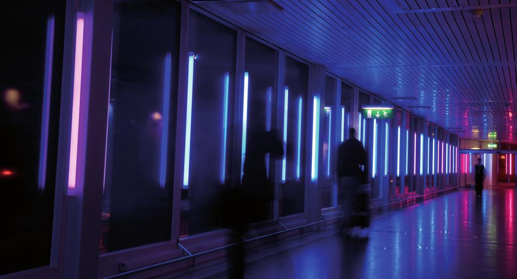 AVR67 LED T5 Oprawy Jono z kwadratowymi kloszami to standardowe oprawy uniwersalne przeznaczone do lamp LED i świetlówek T5 z zastosowaniem wewnątrz i na zewnątrz budynków. AVR67 LED Move!